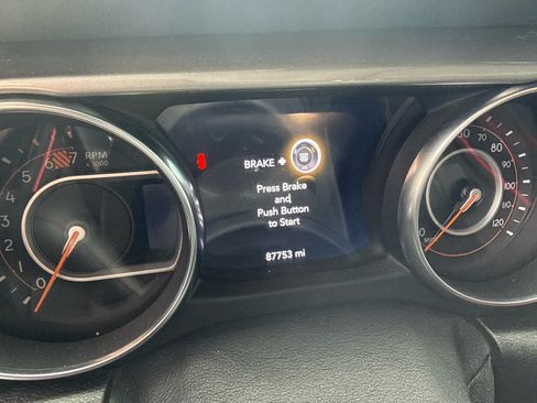 Used 2019 Jeep Wrangler Unlimited Sahara AWD/4WD image 7