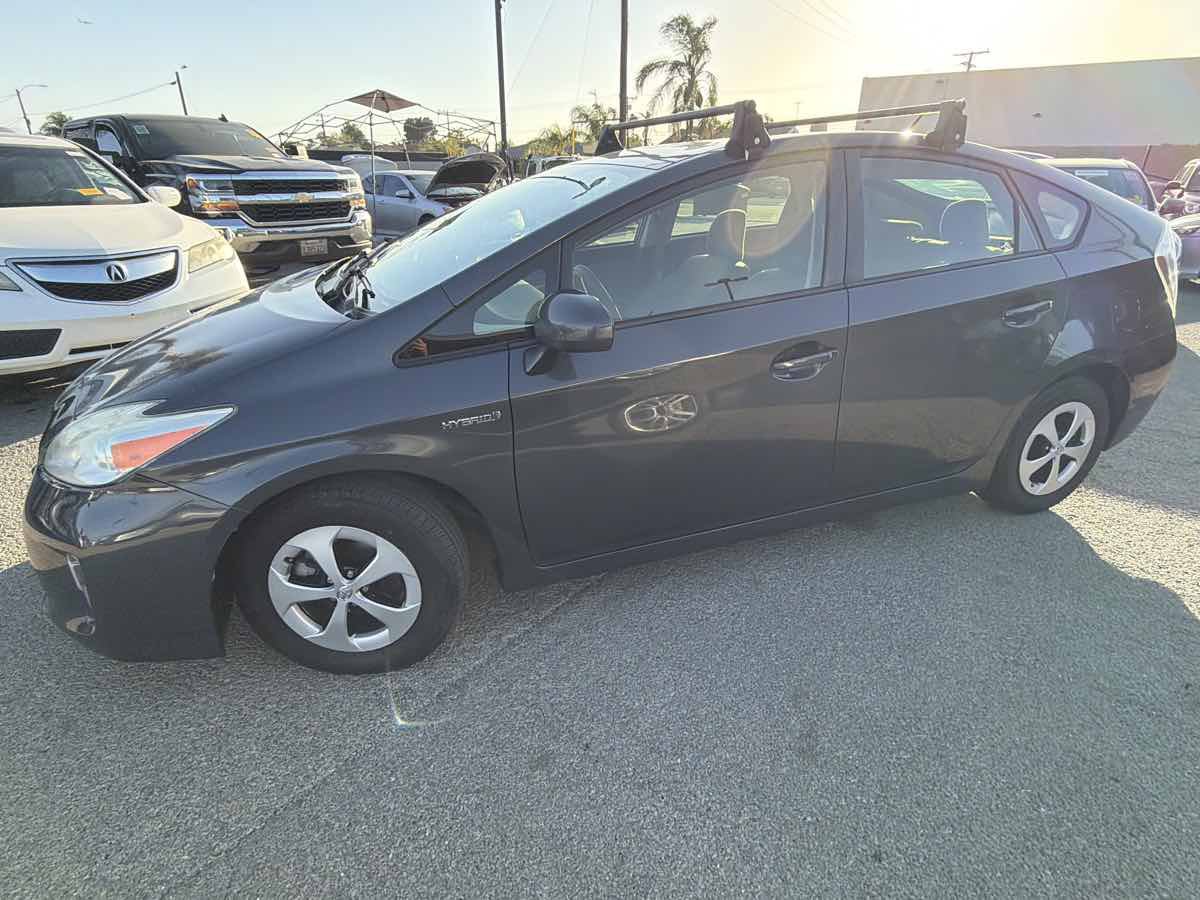 Used 2012 Toyota Prius Three FWD image 2