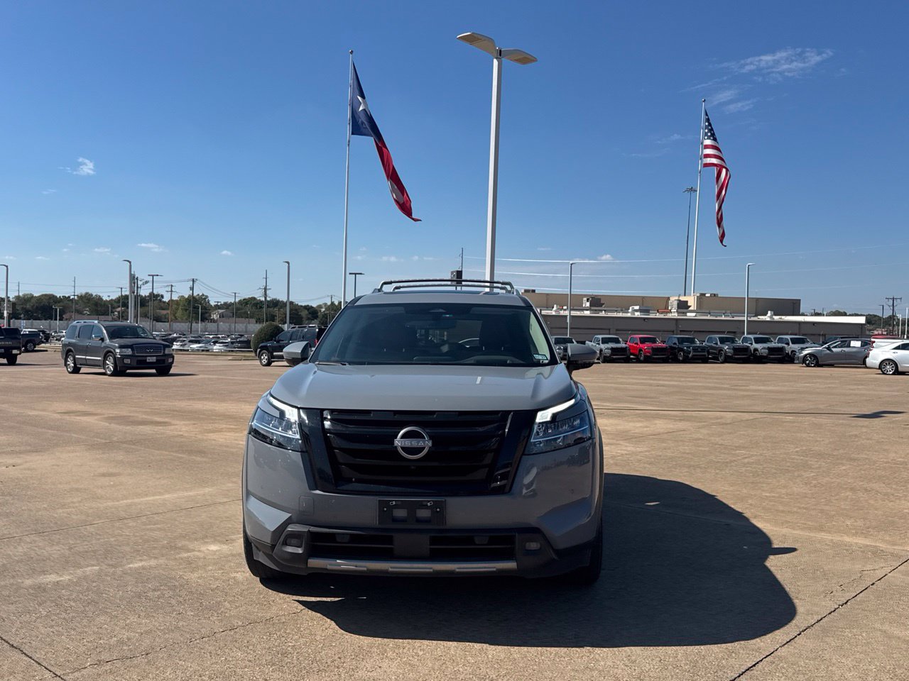 Used 2024 Nissan Pathfinder Platinum FWD image 6