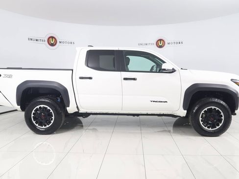 Used 2024 Toyota Tacoma TRD Off-Road image 2