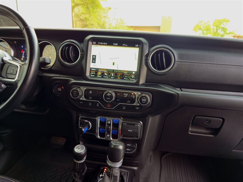 Used 2021 Jeep Wrangler Unlimited Sahara AWD/4WD image 15