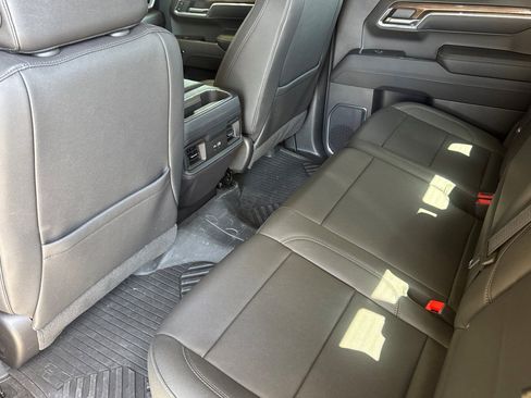 Used 2024 Chevrolet Silverado 1500 LT Trail Boss w/ Convenience Package II AWD/4WD image 15