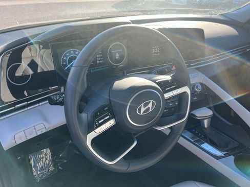 Used 2025 Hyundai Elantra Limited image 28