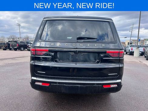 Used 2023 Jeep Wagoneer L Series II image 5