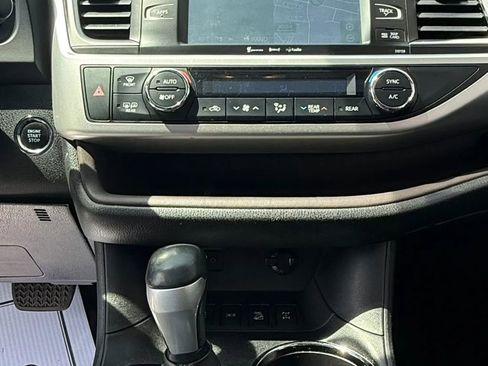 Used 2016 Toyota Highlander XLE image 16