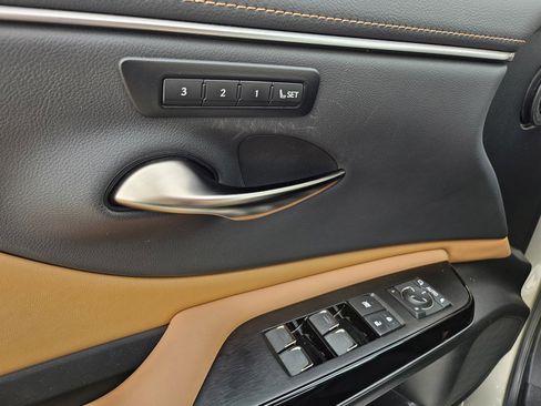 Used 2025 Lexus ES 350 w/ Premium Package image 16