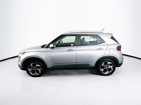 Used 2025 Hyundai Venue SEL image 4