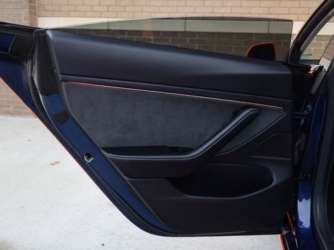 Used 2018 Tesla Model 3 Long Range RWD image 17