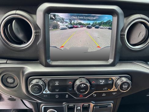 Used 2020 Jeep Gladiator Overland w/ Dual Top Group AWD/4WD image 26