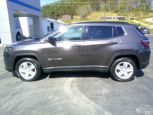 Used 2022 Jeep Compass Latitude FWD image 2