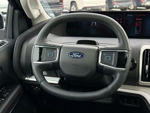 Used 2025 Ford Expedition Active image 9