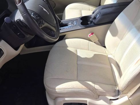 Used 2014 Lincoln MKT FWD image 9