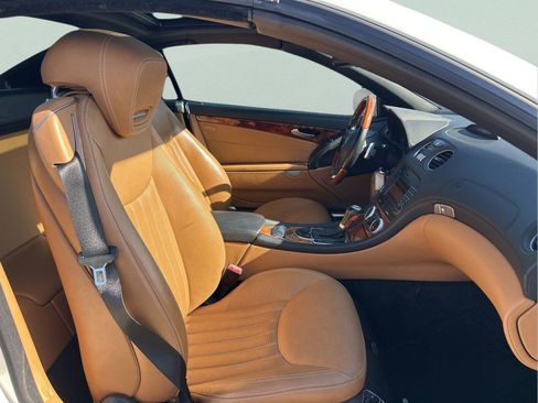 Used 2011 Mercedes-Benz SL 550 image 12