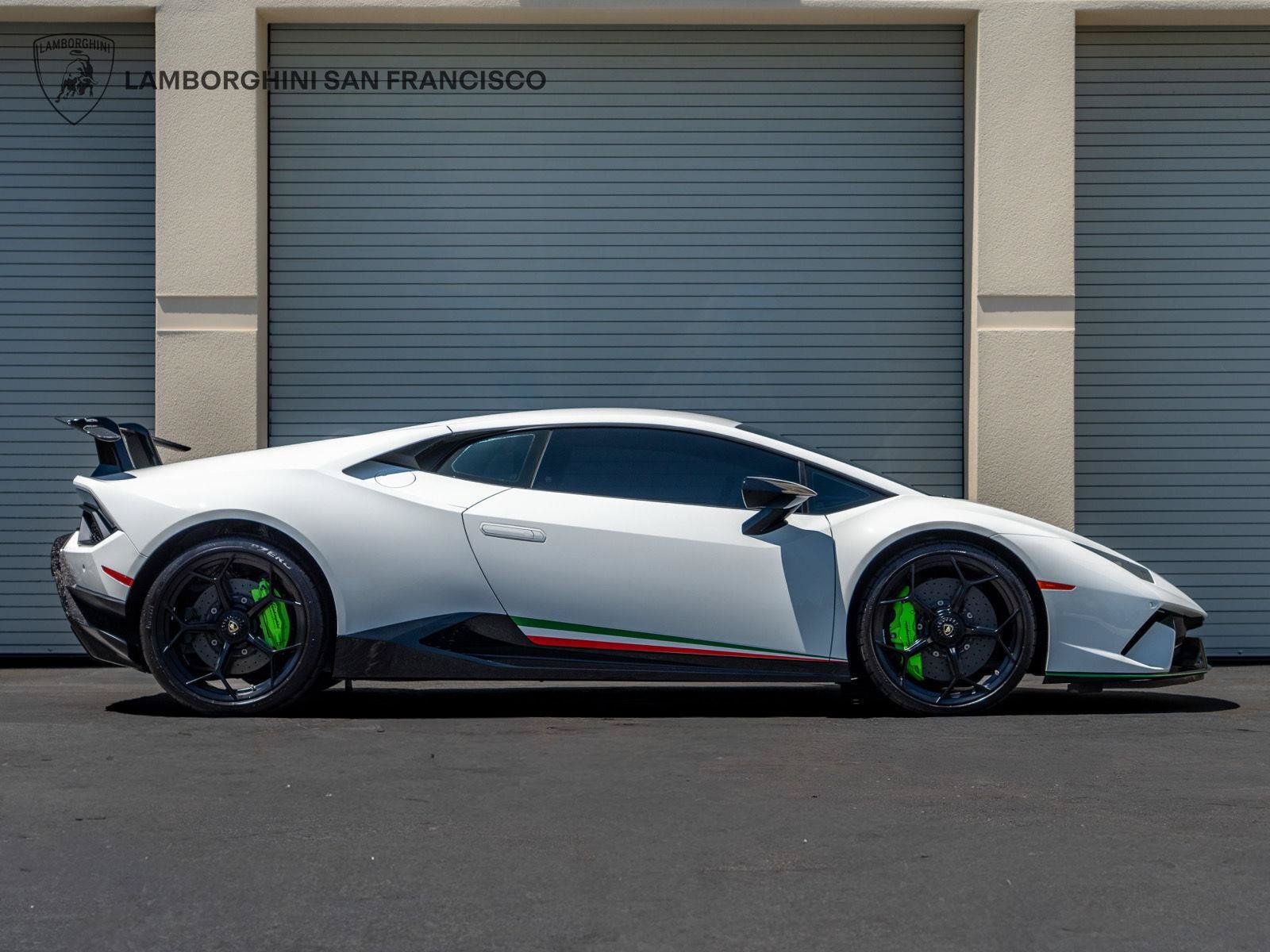 Used 2018 Lamborghini Huracan Performante AWD/4WD image 8