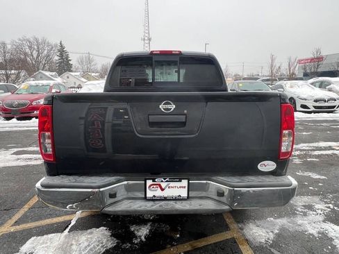 Used 2015 Nissan Frontier SV image 5