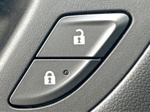 Used 2024 Chevrolet Equinox LS w/ LS Convenience Package image 26