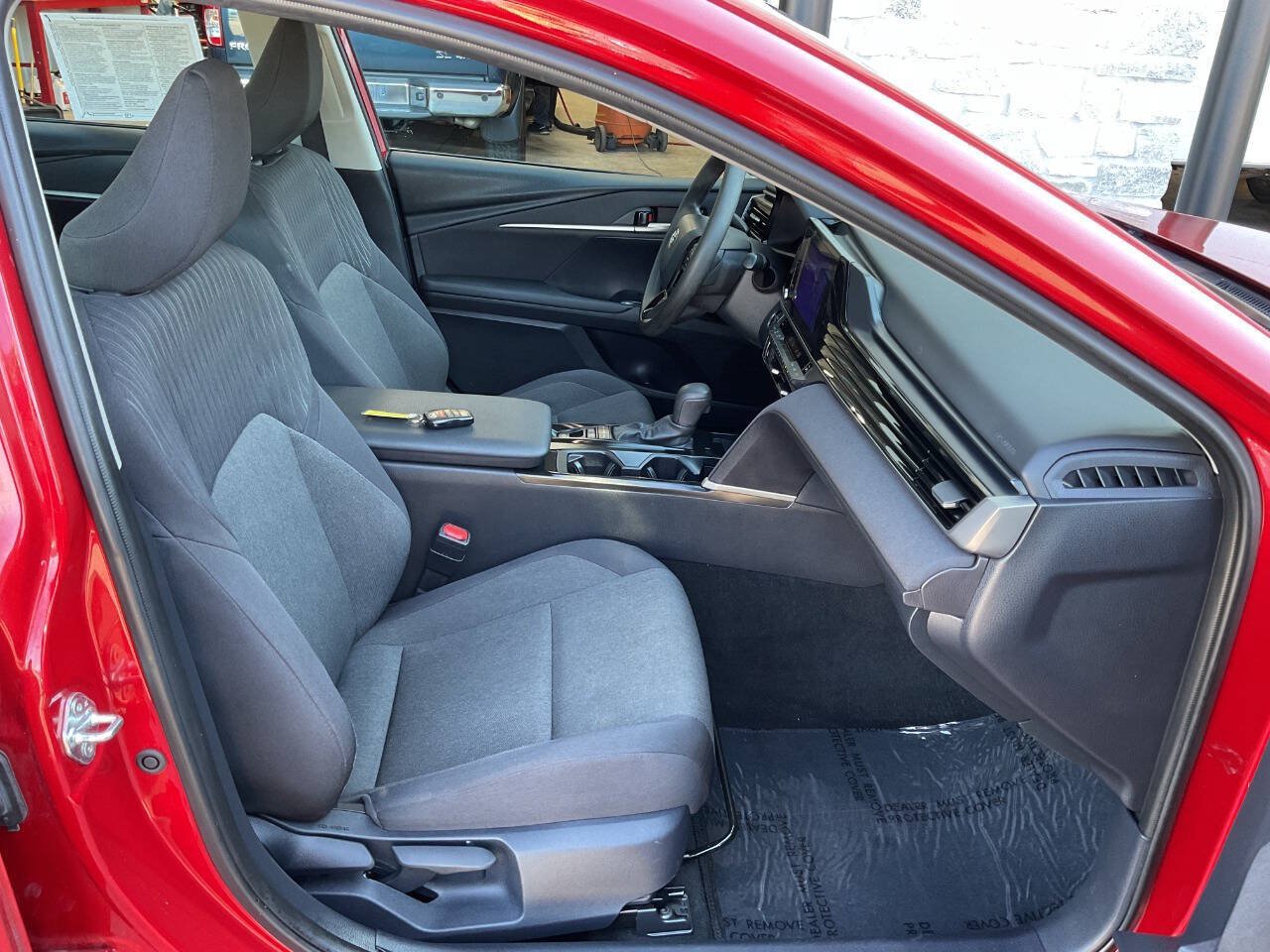 Used 2025 Toyota Camry LE FWD image 42