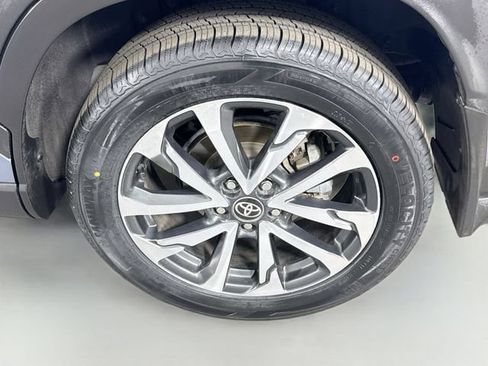 Certified 2024 Toyota Corolla Cross XLE w/ Convenience Package FWD image 32