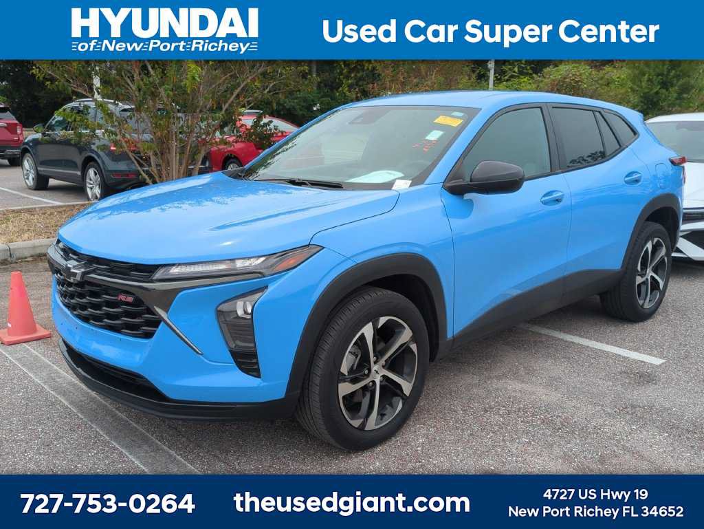 Used 2024 Chevrolet Trax RS w/ Driver Confidence Package FWD image 1