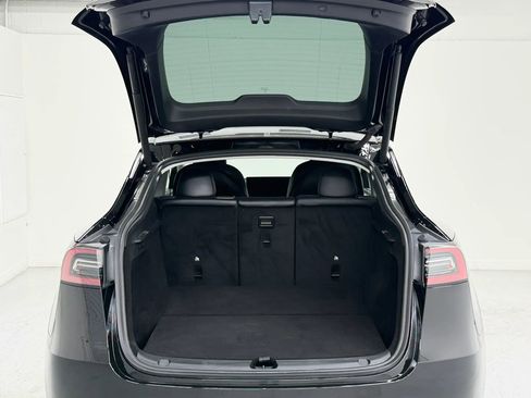 Used 2024 Tesla Model Y 2WD image 33