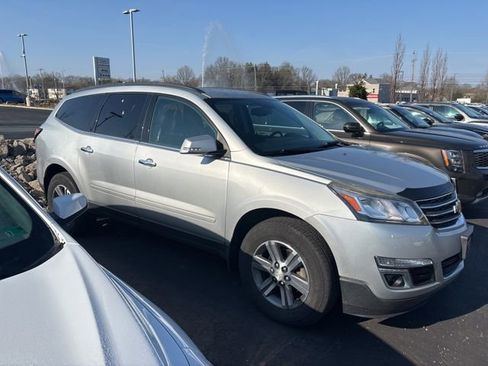 Used 2017 Chevrolet Traverse LT image 4
