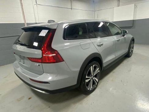 Used 2025 Volvo V60 B5 Cross Country Plus AWD/4WD image 3