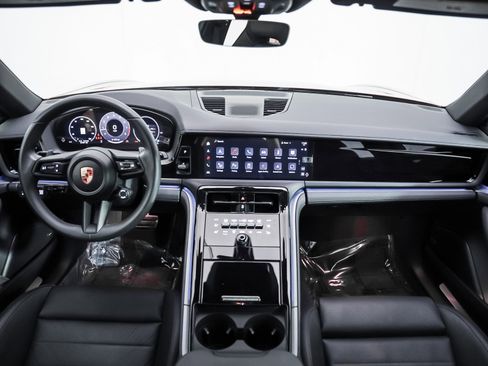 Certified 2025 Porsche Panamera image 15