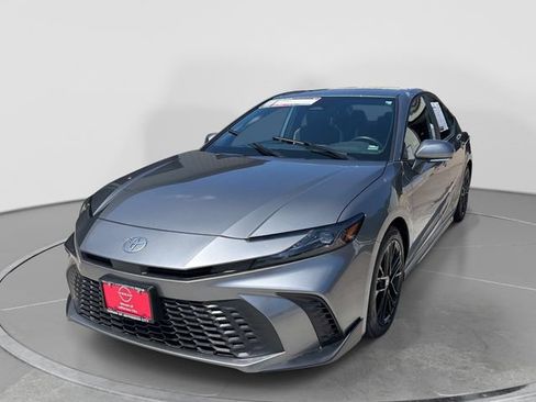 Used 2025 Toyota Camry SE FWD image 8