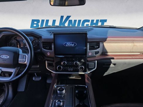 Used 2024 Ford Expedition Limited image 11