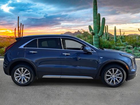 Used 2019 Cadillac XT4 Premium Luxury image 2
