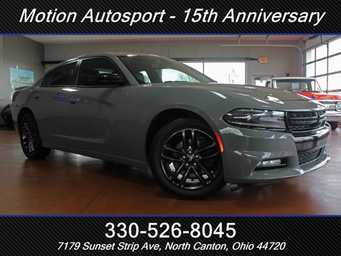 Used 2019 Dodge Charger SXT w/ Plus Group image 2
