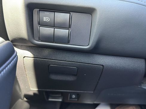 Used 2022 Toyota Highlander L image 21