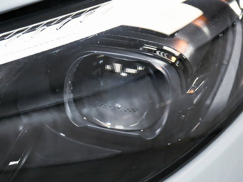 Used 2022 Mercedes-Benz SL 63 AMG 4MATIC w/ Driver Assistance Package image 91