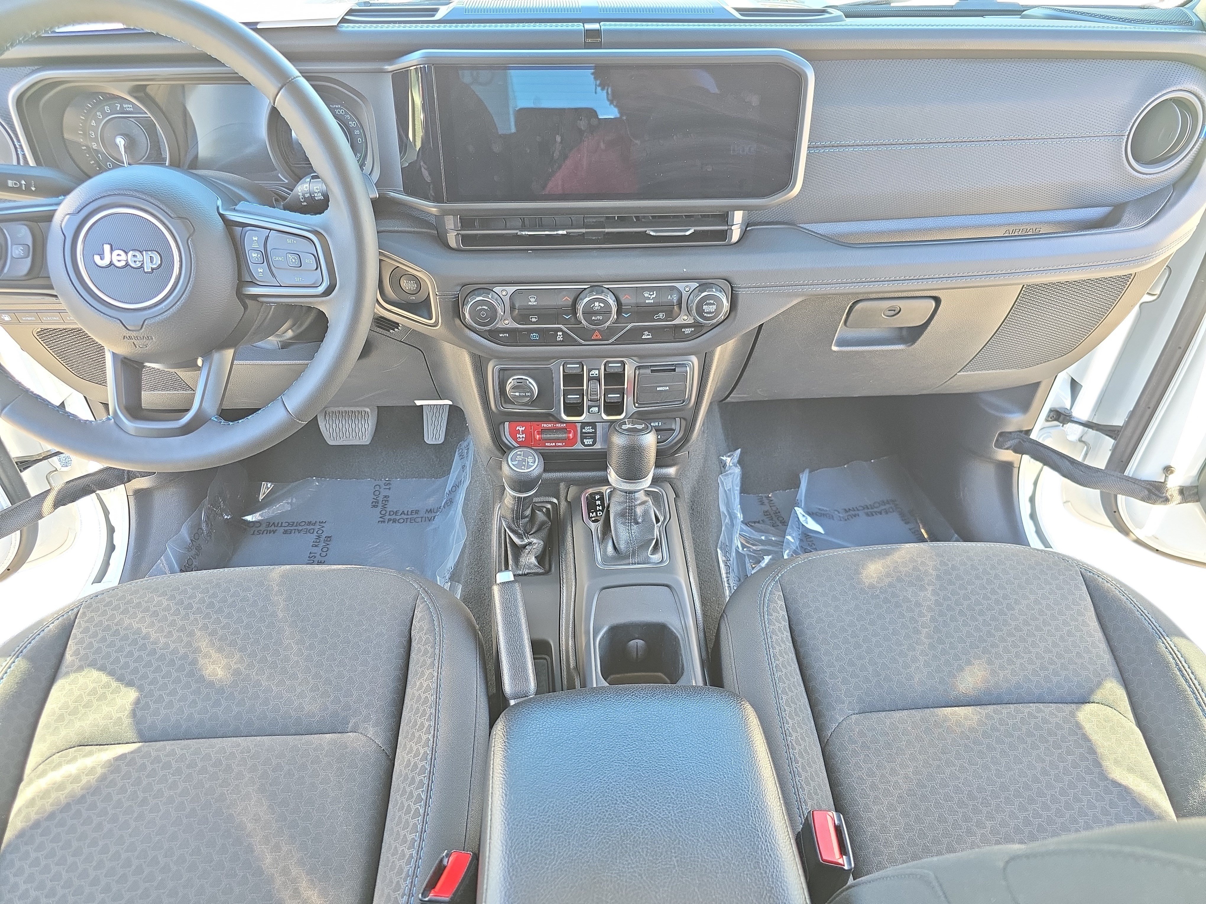 Used 2024 Jeep Wrangler Unlimited Rubicon 4xe AWD/4WD image 9