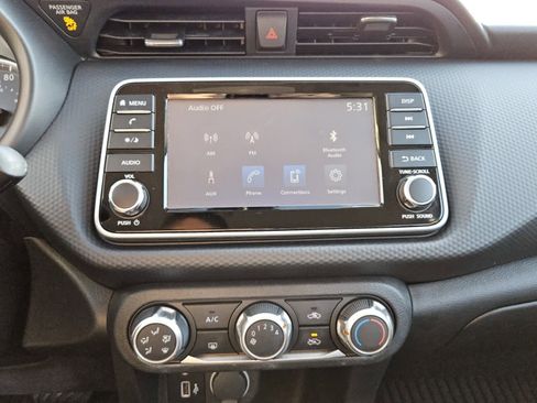 Used 2022 Nissan Kicks S image 8