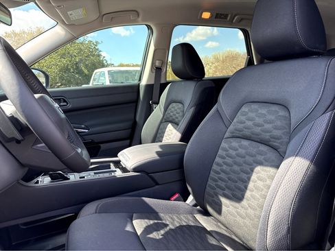 New 2026 Nissan Pathfinder SV image 18