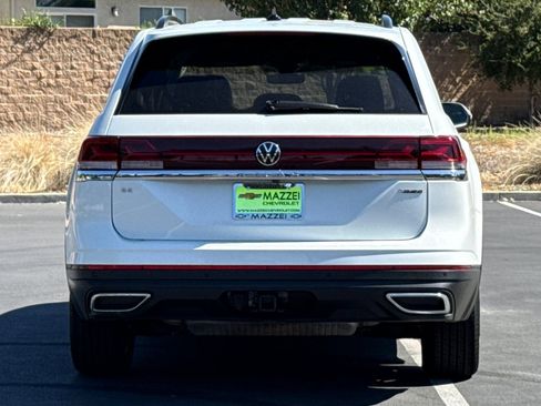 Used 2024 Volkswagen Atlas SE AWD/4WD image 12