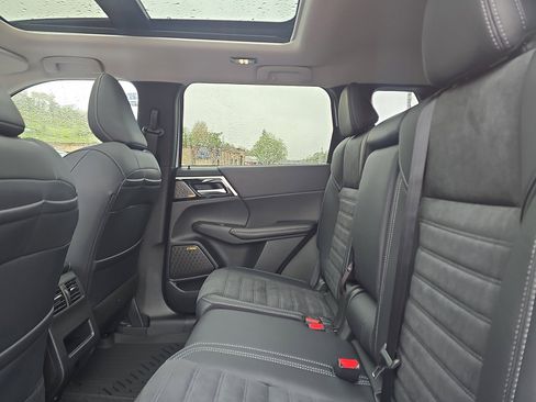 New 2025 Mitsubishi Outlander SE image 25