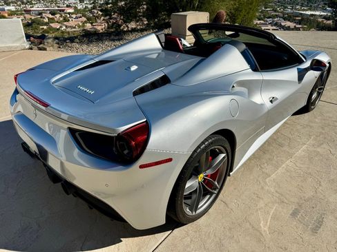Used 2019 Ferrari 488 Spider image 9