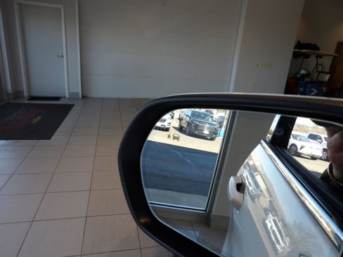 Used 2025 Buick Enclave Preferred image 8