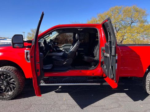 Used 2021 Ford F350 Lariat w/ Chrome Package image 11