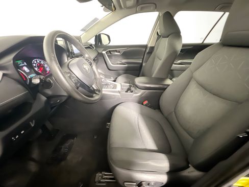 Used 2021 Toyota RAV4 XLE image 14
