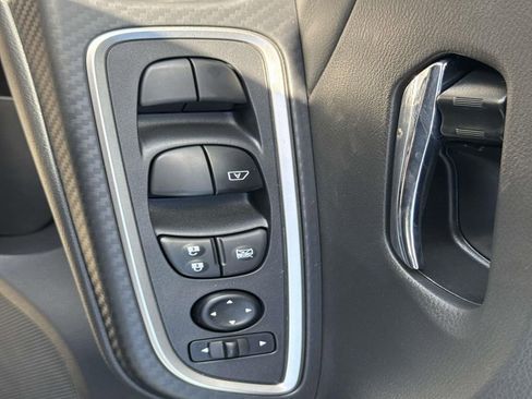 New 2025 Nissan Versa SR w/ Trunk Package image 15