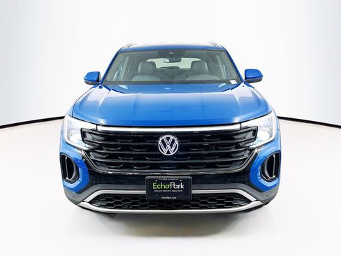 Used 2025 Volkswagen Atlas Cross Sport SE image 2