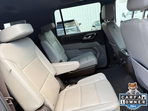 Used 2022 Chevrolet Suburban Z71 w/ Luxury Package AWD/4WD image 11