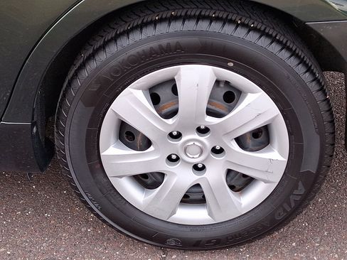 Used 2011 Toyota Camry LE image 9