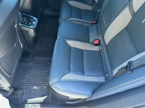 Used 2022 Volvo XC60 B5 R-Design image 13