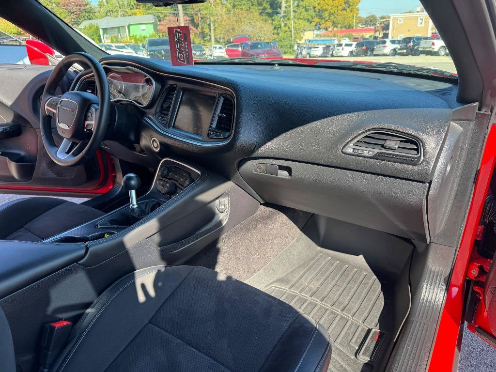 Used 2015 Dodge Challenger R/T Scat Pack w/ Leather Interior Group RWD image 25