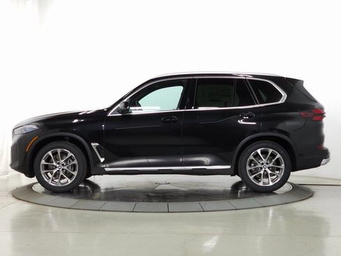 Used 2026 BMW X5 xDrive40i w/ Parking Assistance Package AWD/4WD image 4