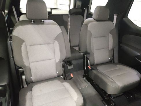Used 2023 Chevrolet Traverse LT image 11